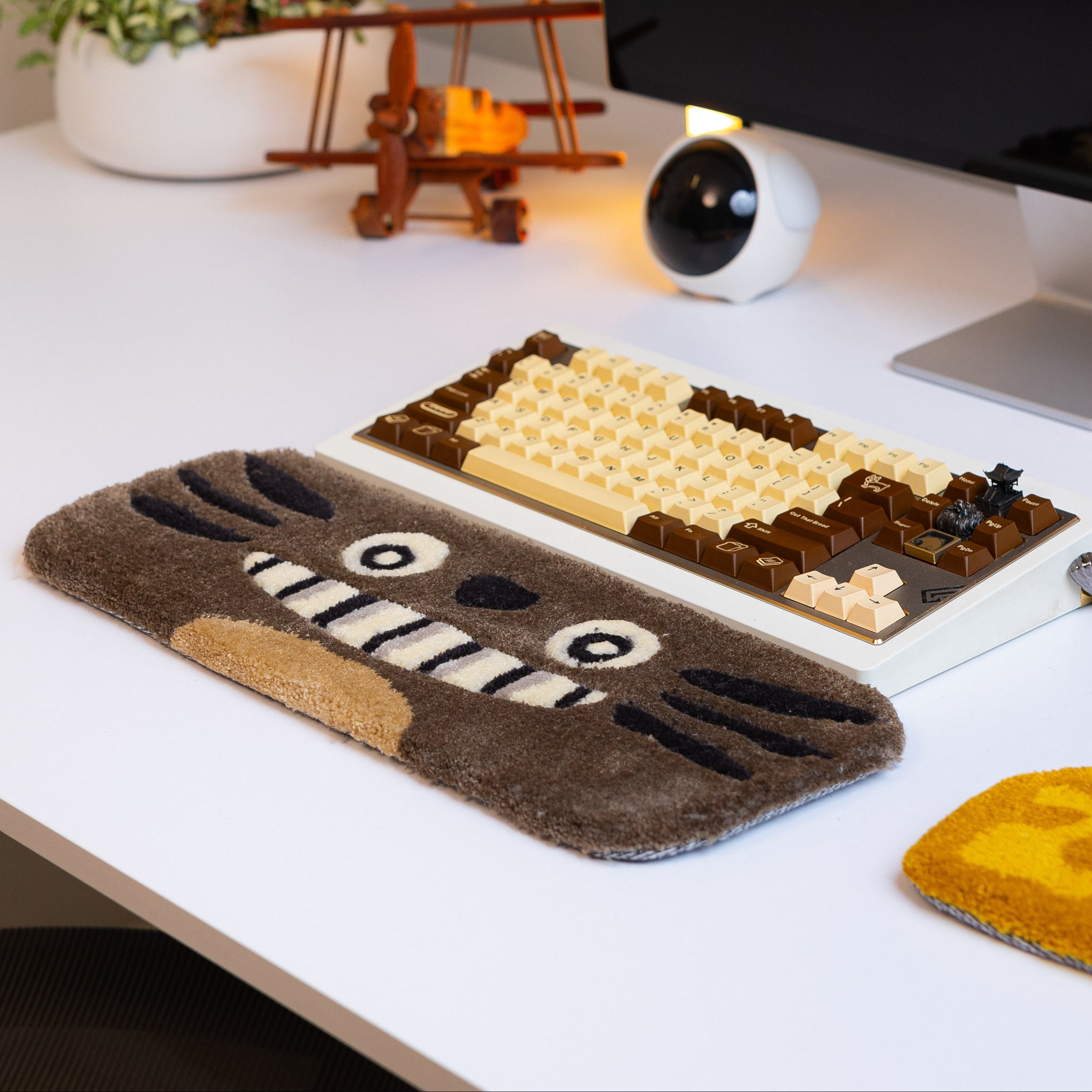 Totoro Keyboard Rug with Wrist Rest – Handmade Tufted Brown Desk Mat 45x15cm | Studio Ghibli Gamer Gift